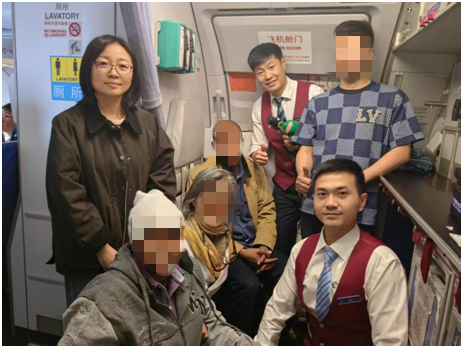 万米高空抢救外籍乘客，丹东女医生真棒！